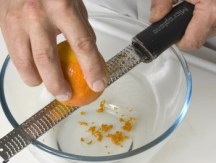 Zeste d'orange râpé