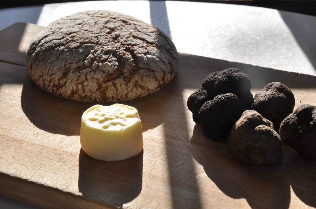 Pain de seigle, truffe noire et beurre salé