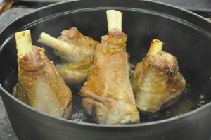 Rôtir les souris dans une cocotte en fonte